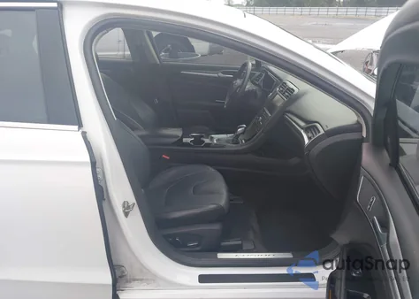 2016 Ford Fusion Titanium z USA, uszkodzony, nr VIN 3FA6P0K98GR135633